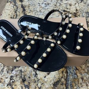 Steve Madden Yalsa Jelly Sandals in Black w/Faux Pearls, Size 8 NEW IN BOX